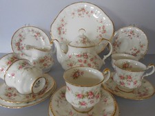 VINTAGE PARAGON "VICTORIANA ROSE" BONE CHINA TEA SET FOR 4 PEOPLE WITH TEA POT