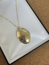 18K Gold GF Oval Engraved Memorial Photo Locket & 45cm Chain Necklace G/Filled