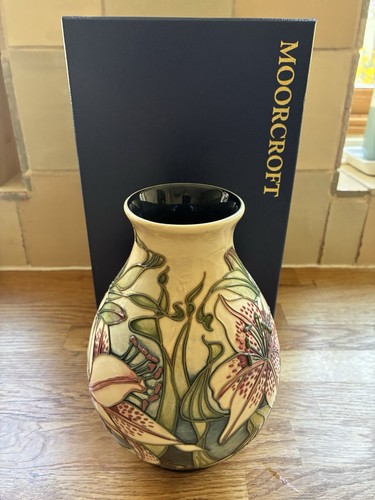 Boxed moorcroft lilies - moorcroft,