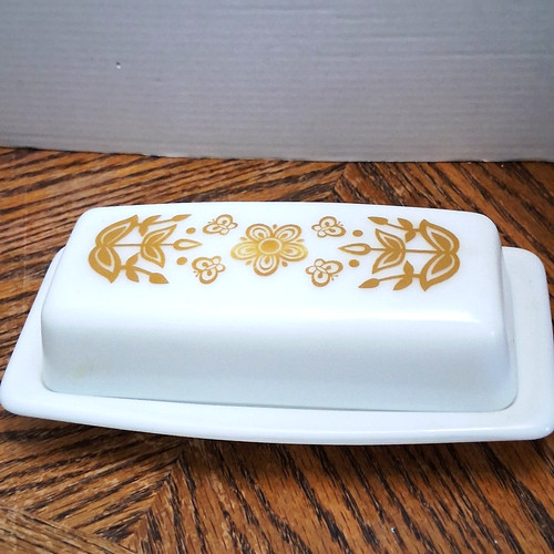Pyrex gold butterfly butter - gold,