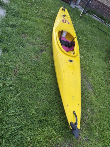 Pyranha stunt bat kayak and - pyranha,
