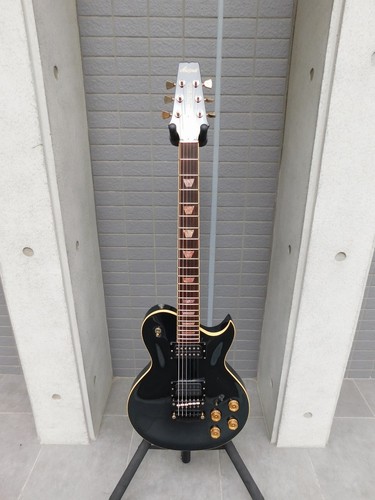 Aria pro black n gold - black,