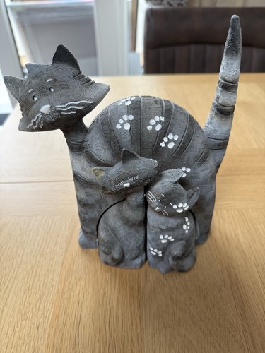 Artforum cat figures - figures, tabitha