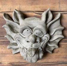 STONE GARDEN LARGE GREMLIN GARGOYLE TONGUE OUT FACE WALL PLAQUE ORNAMENT