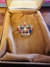 Vintage Gold Tone Crown Brooch with Multicolour Rhinestones – Costume Jewellery
