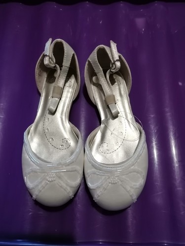 Young girls ivory shoes - young,