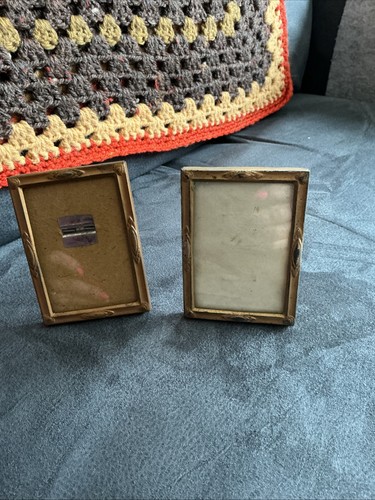 Small vintage gold tone - gold,