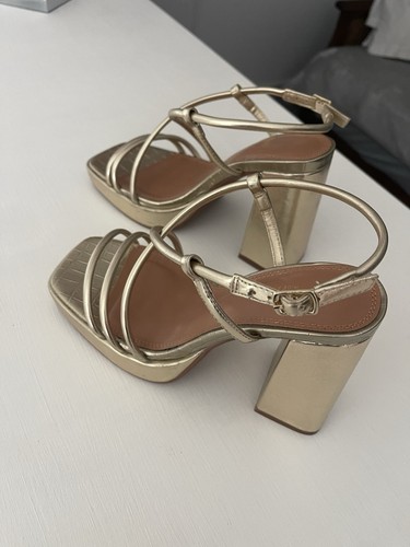 River island gold - island, platform