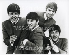 BEATLES 10x8 B&W Photo - S&P