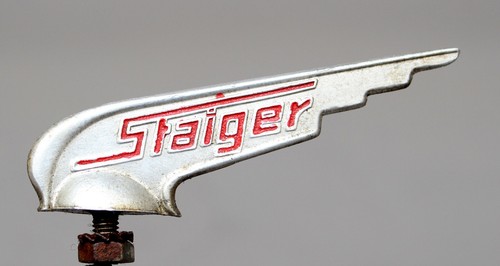 Vintage fender figure emblem - fender,