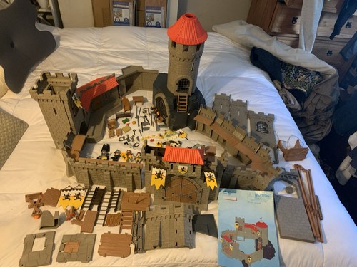 Huge playmobil castle - playmobil, knight