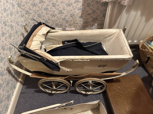 Vintage roslyn dolls pram - dolls,