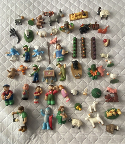 Job lot plastic figures - of,