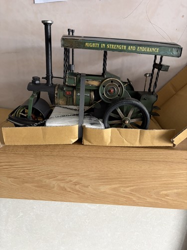 Large steam road roller model - steam,