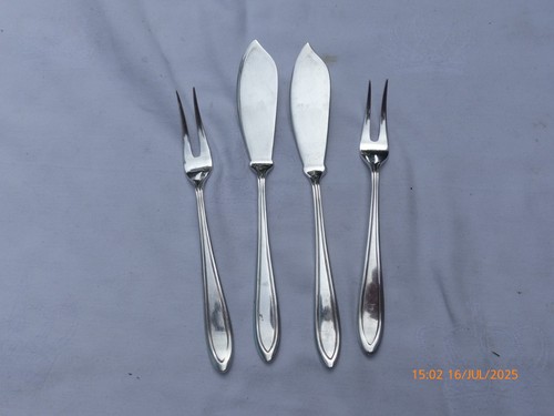 Silver plate butter knives - 2,