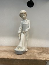 Nao By Lladro Daisa Girl