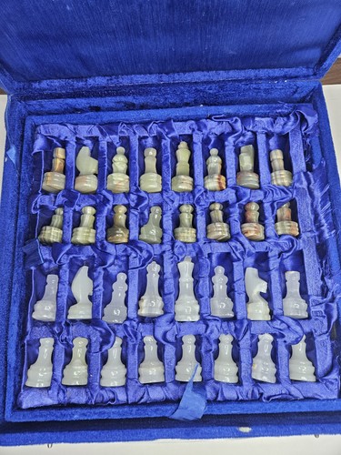 Vtg staunton style chess set - staunton,