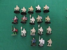 18 X MEN AT ARMS FIGURES -