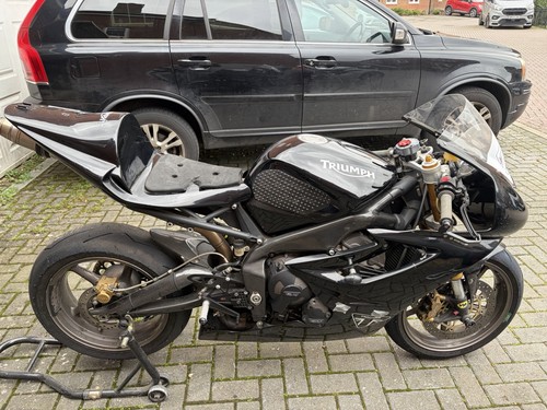 Triumph daytona 675 track bike - 675,