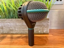 AKG D112 Microphone –