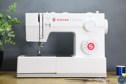 White singer 5523 - white, heavy