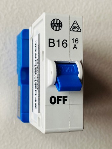 Wylex 16a type push plug - 16a, b