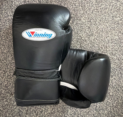 Winning black boxing gloves - boxing,
