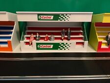 1:32 Scale CASTROL Grandstand With Roof & 6x Seated Figs Scalextric Carrera SCX