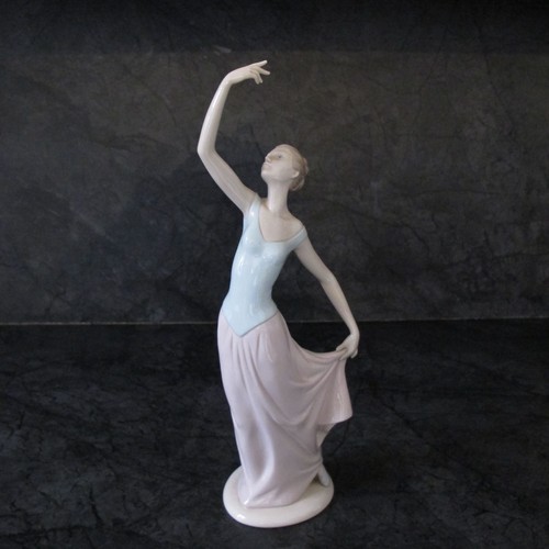 Nao lladro figurine 1204 - lladro,