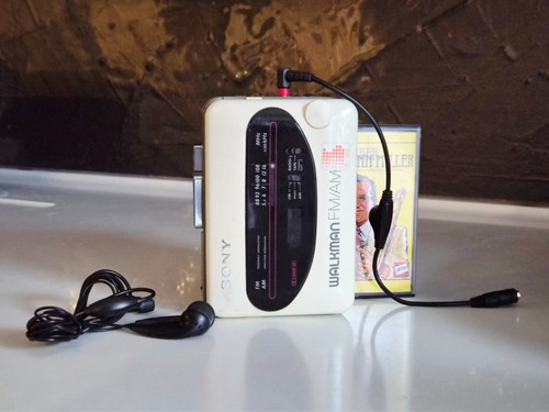 Sony f38 white walkman - sony,