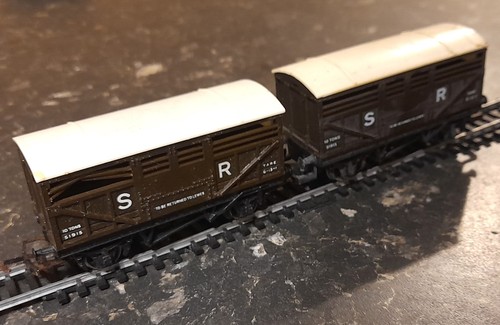 Hornby r106 cattle wagon x2 - cattle,