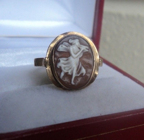14ct gold cameo - ring, of