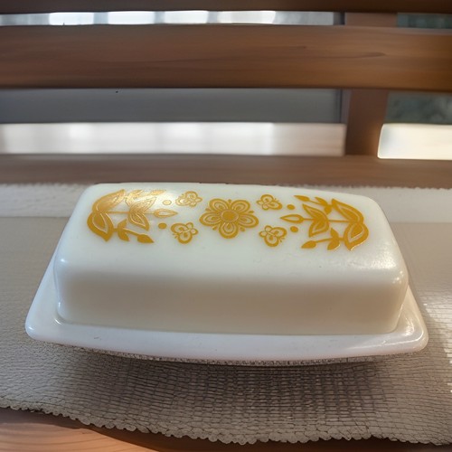 Pyrex white milk - white, covered
