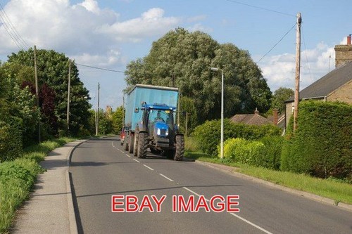 Photo tractor while walking - photo,