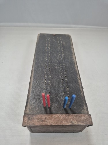 Vintage wooden cribbage board - cribbage,
