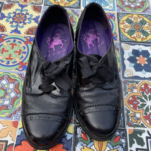 Red dead black leather - or,