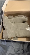 Bearpaw Women's Sheepskin