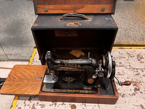 Excellent 1936 vintage singer - excellent,