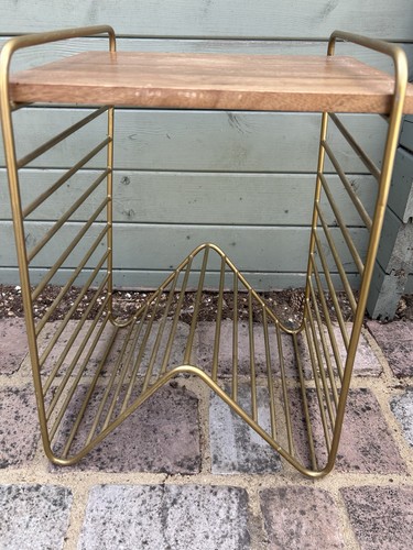 Gold tone metal - gold,