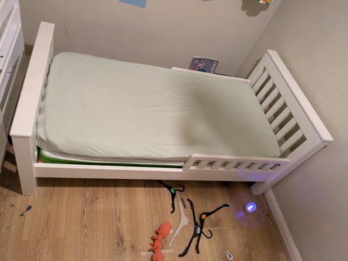 Toddler bed frame - frame-the, little