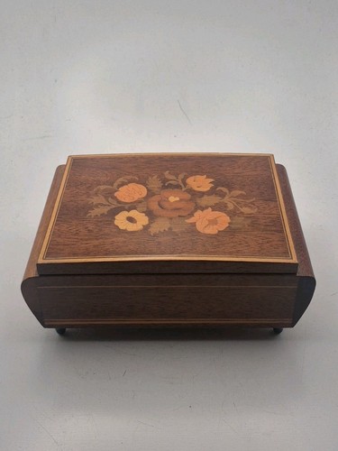 Wooden working musical jewelry - working,