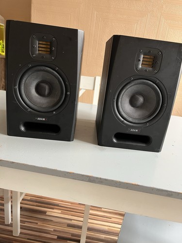 Adam audio studio monitor - f5,