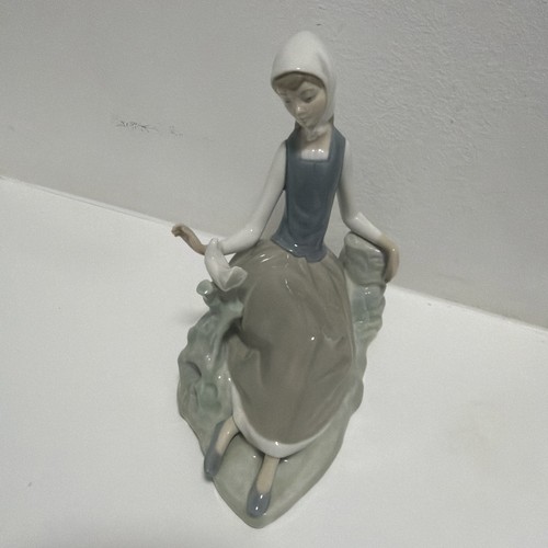 Lladro 4660 girl - #4660, with