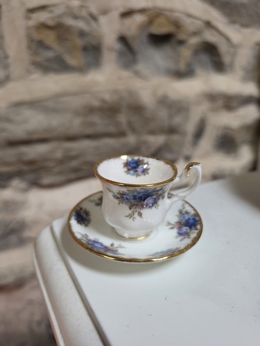 Vintage miniature royal - royal, albert