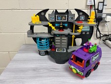 BATMAN BATCAVE PLAYSET &