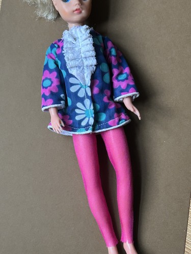 Vintage 1970s sindy doll - 💚,