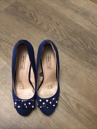 Navy blue red - herring, court