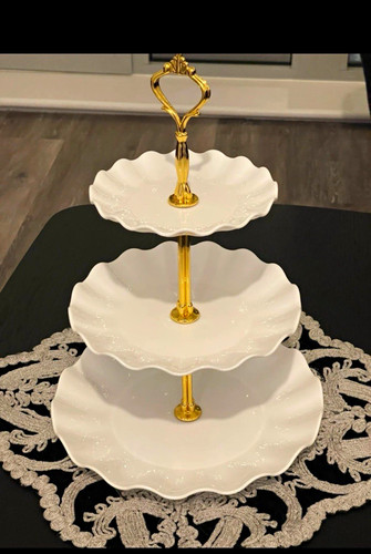 Tier white plastic cake - plastic,