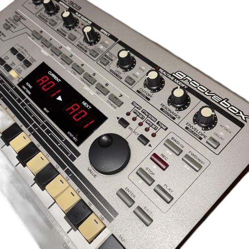 Roland 303 groovebox - roland, mc-303