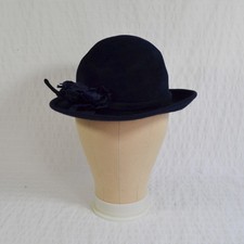 RIGHT IMPRESSION Womens Round